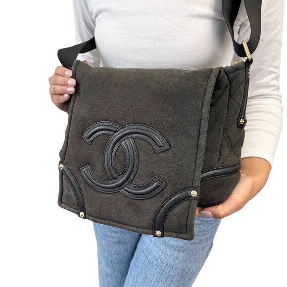 CHANEL Vintage 2006 CC Logo Shearling Messenger Crossbody Bag Black Mouton [1062 - Picture 2 of 15